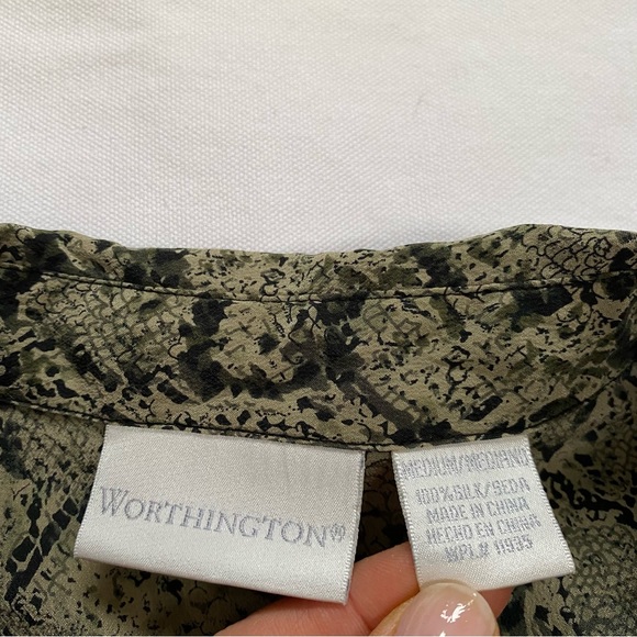 Worthington Silk Animal Print Vintage Buttoned Blouse M - Picture 3 of 10